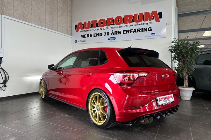 Rød VW Polo fra 2022