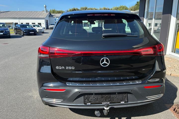 Sort Mercedes EQA250 fra 2021