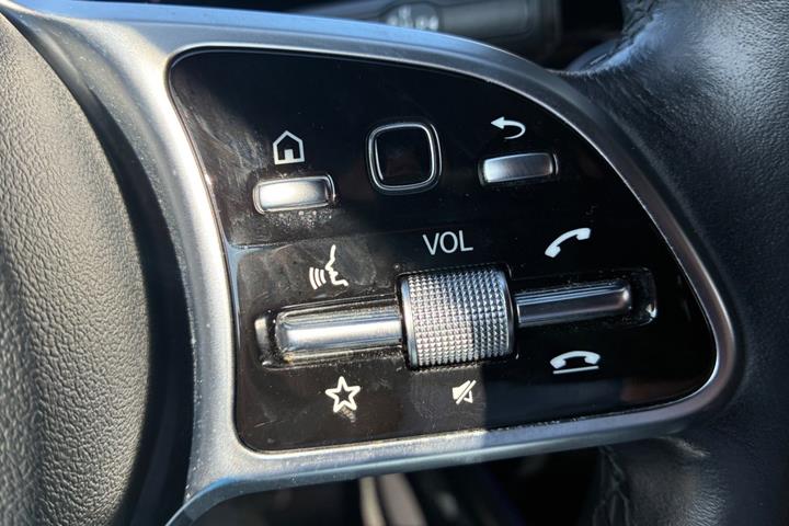 Sort Mercedes EQA250 fra 2021