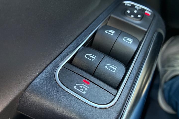 Sort Mercedes EQA250 fra 2021