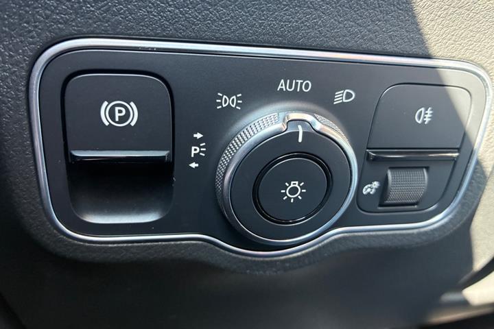 Sort Mercedes EQA250 fra 2021
