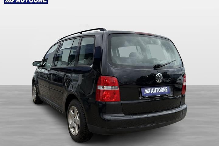 Sort VW Touran fra 2004