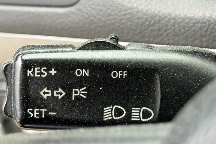 Sort VW Touran fra 2004