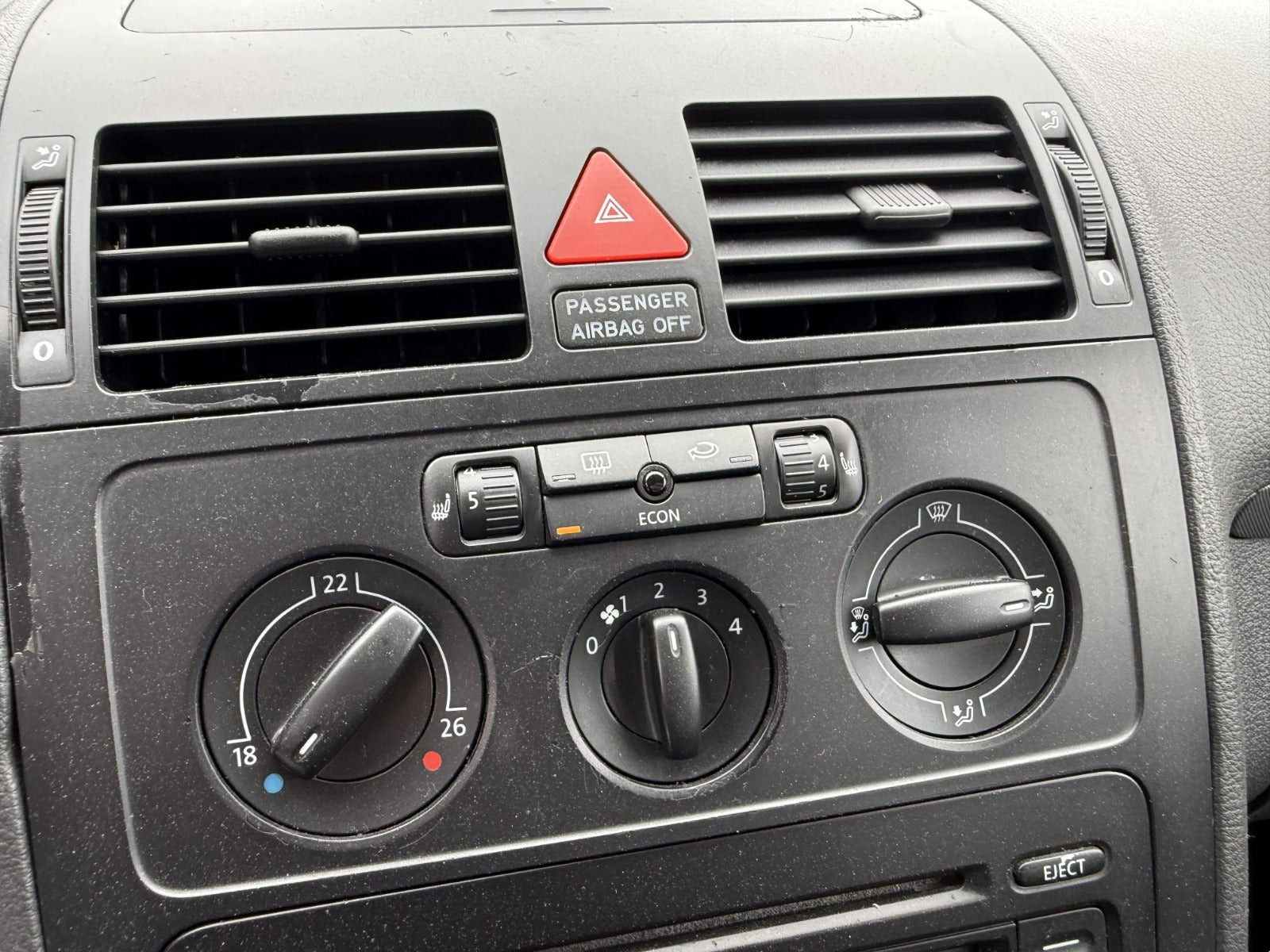 Sort VW Touran fra 2004