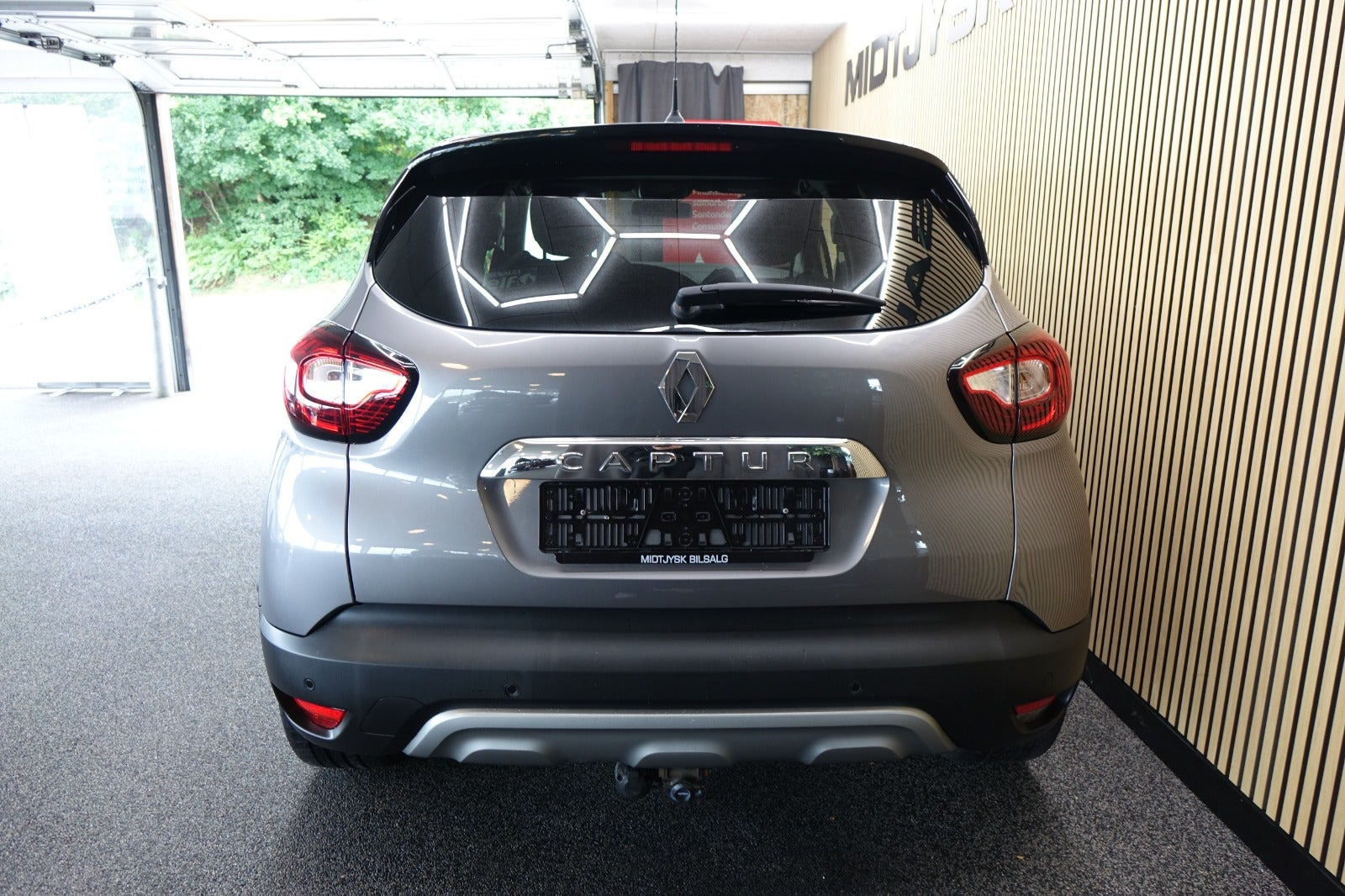 Grå Renault Captur fra 2018