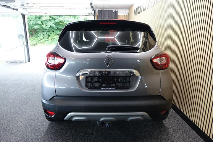 Grå Renault Captur fra 2018