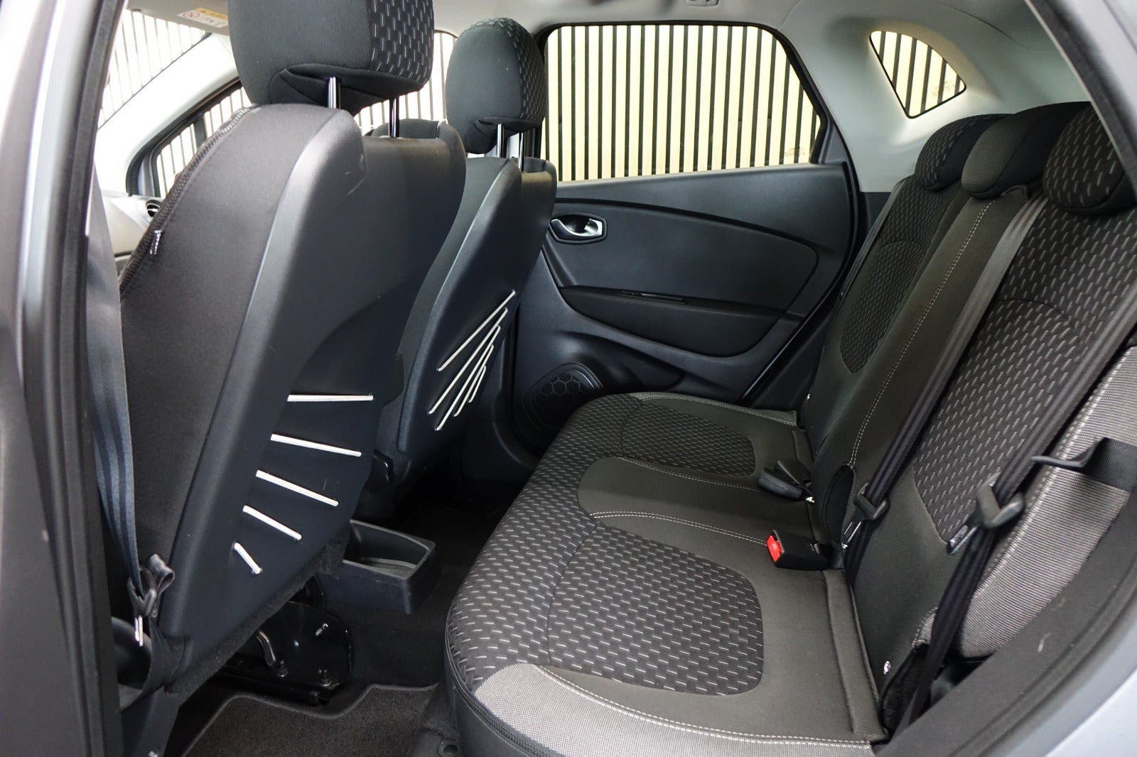 Grå Renault Captur fra 2018