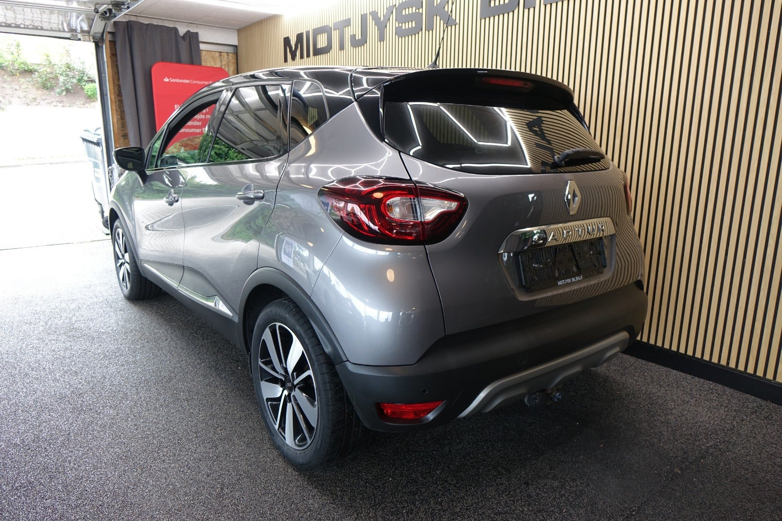 Grå Renault Captur fra 2018