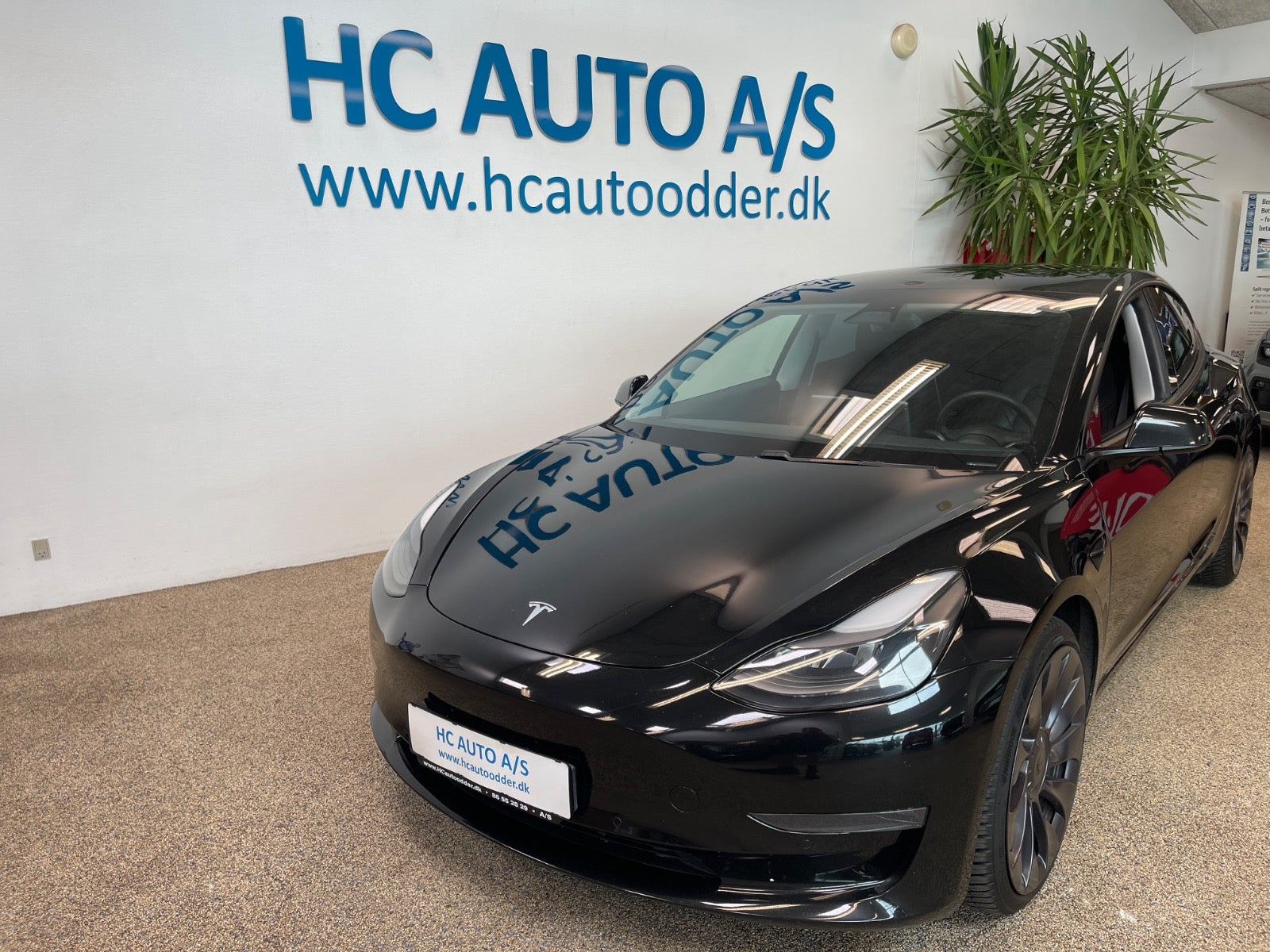 Sort Tesla Model 3 fra 2021