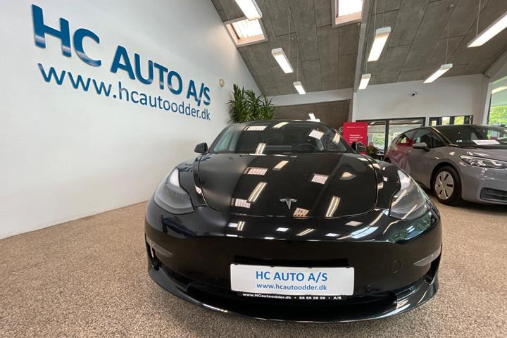 Sort Tesla Model 3 fra 2021