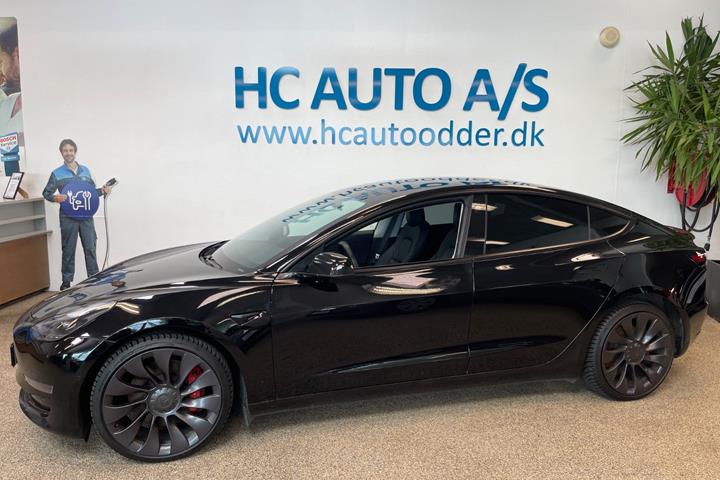 Sort Tesla Model 3 fra 2021