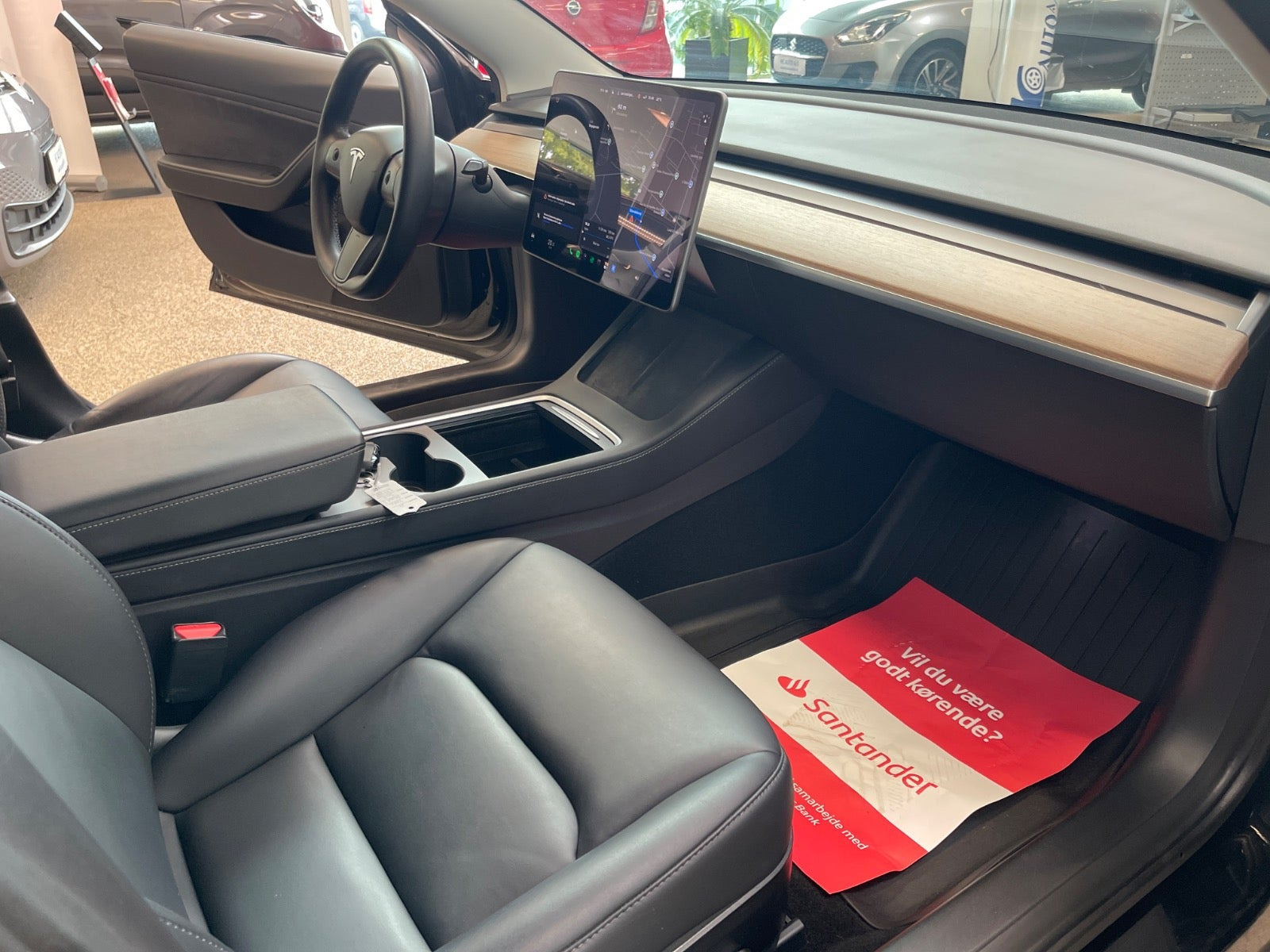 Sort Tesla Model 3 fra 2021