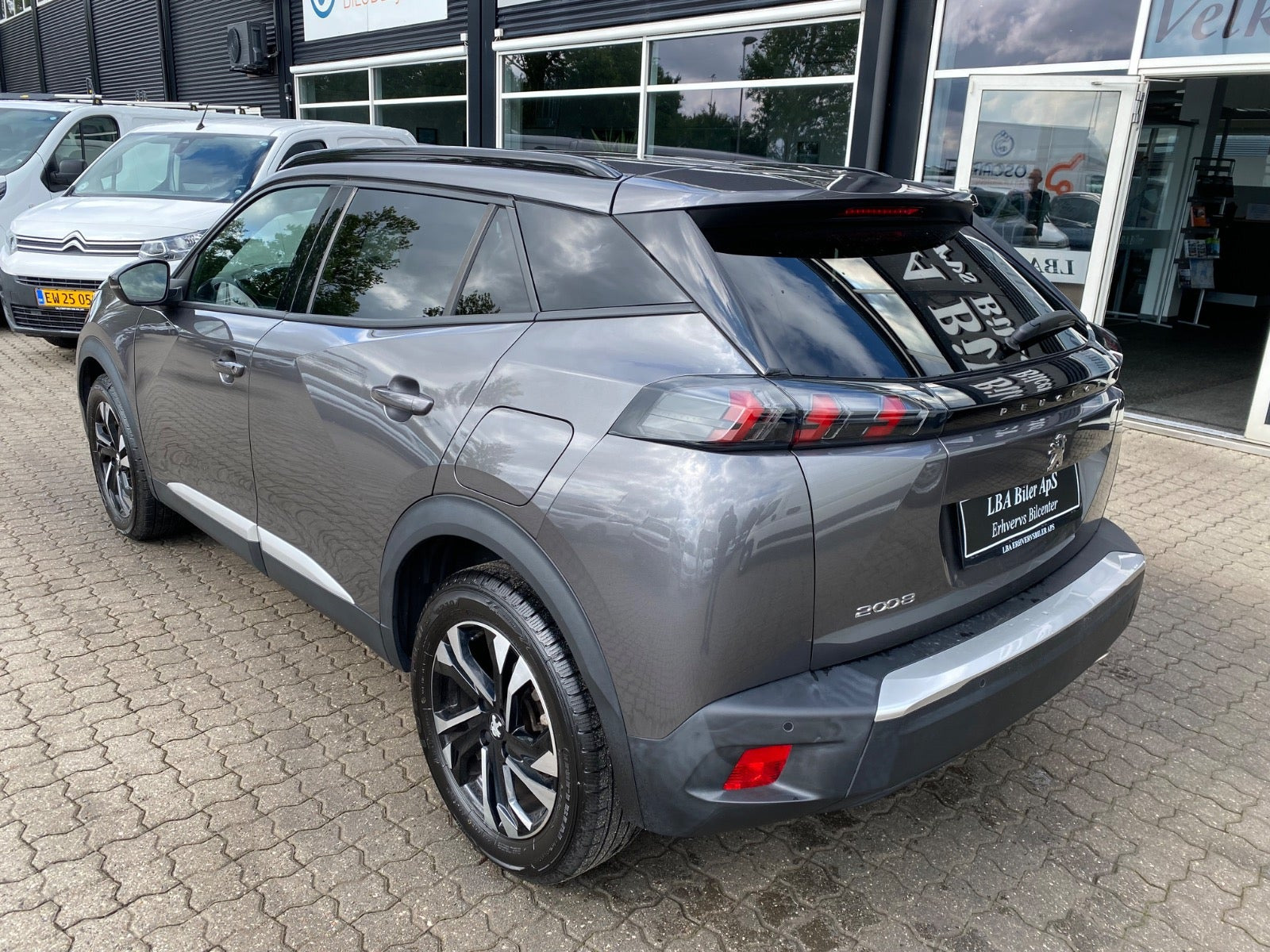 Sort Peugeot 2008 fra 2023