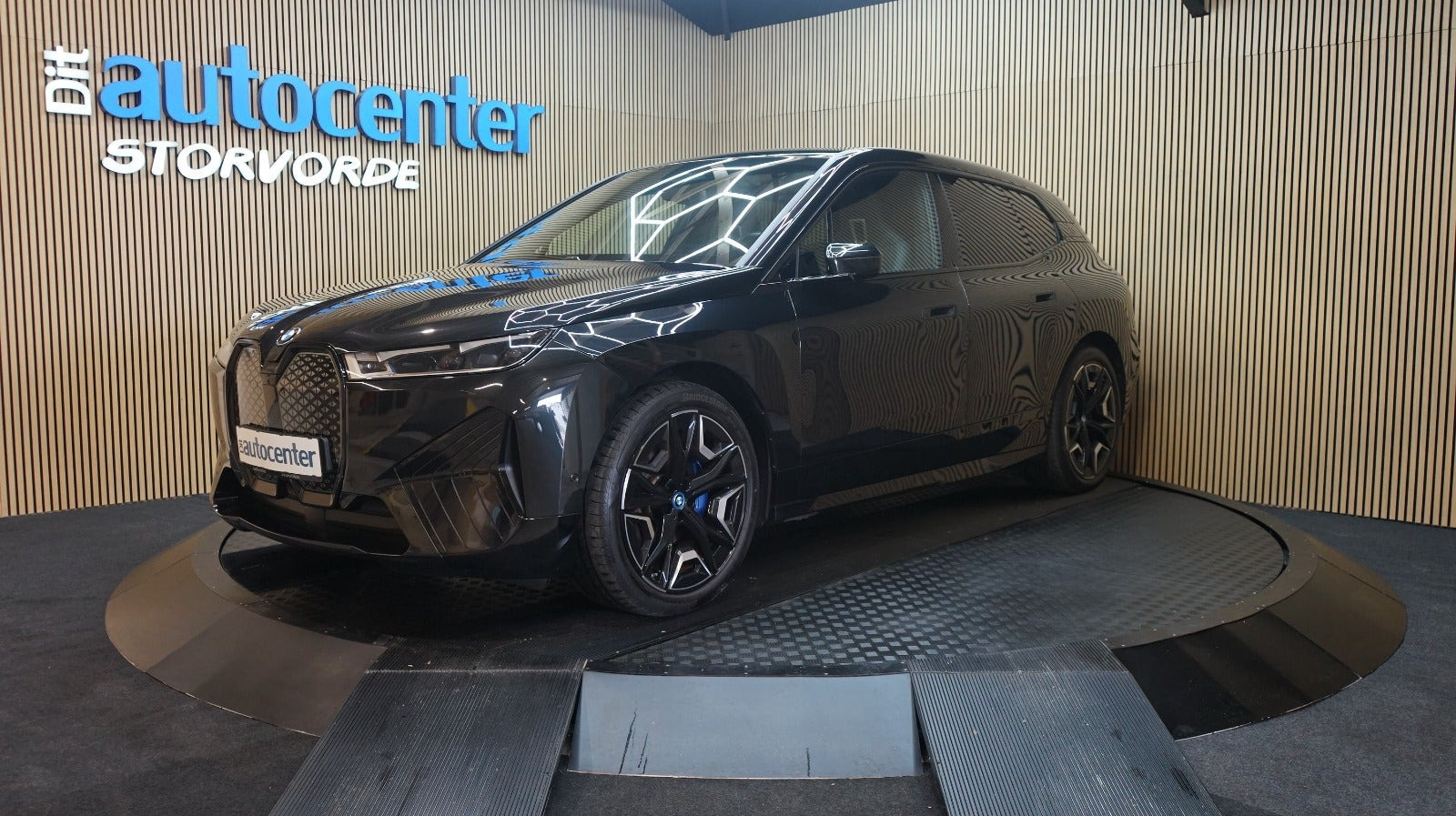 Sort BMW iX fra 2023