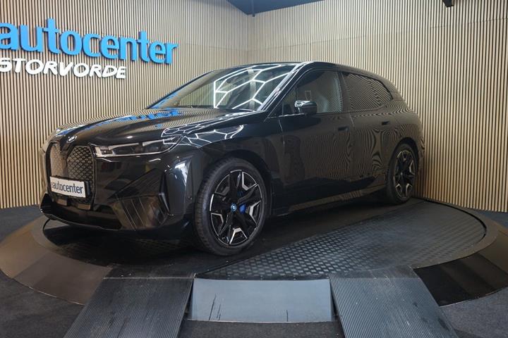 Sort BMW iX fra 2023