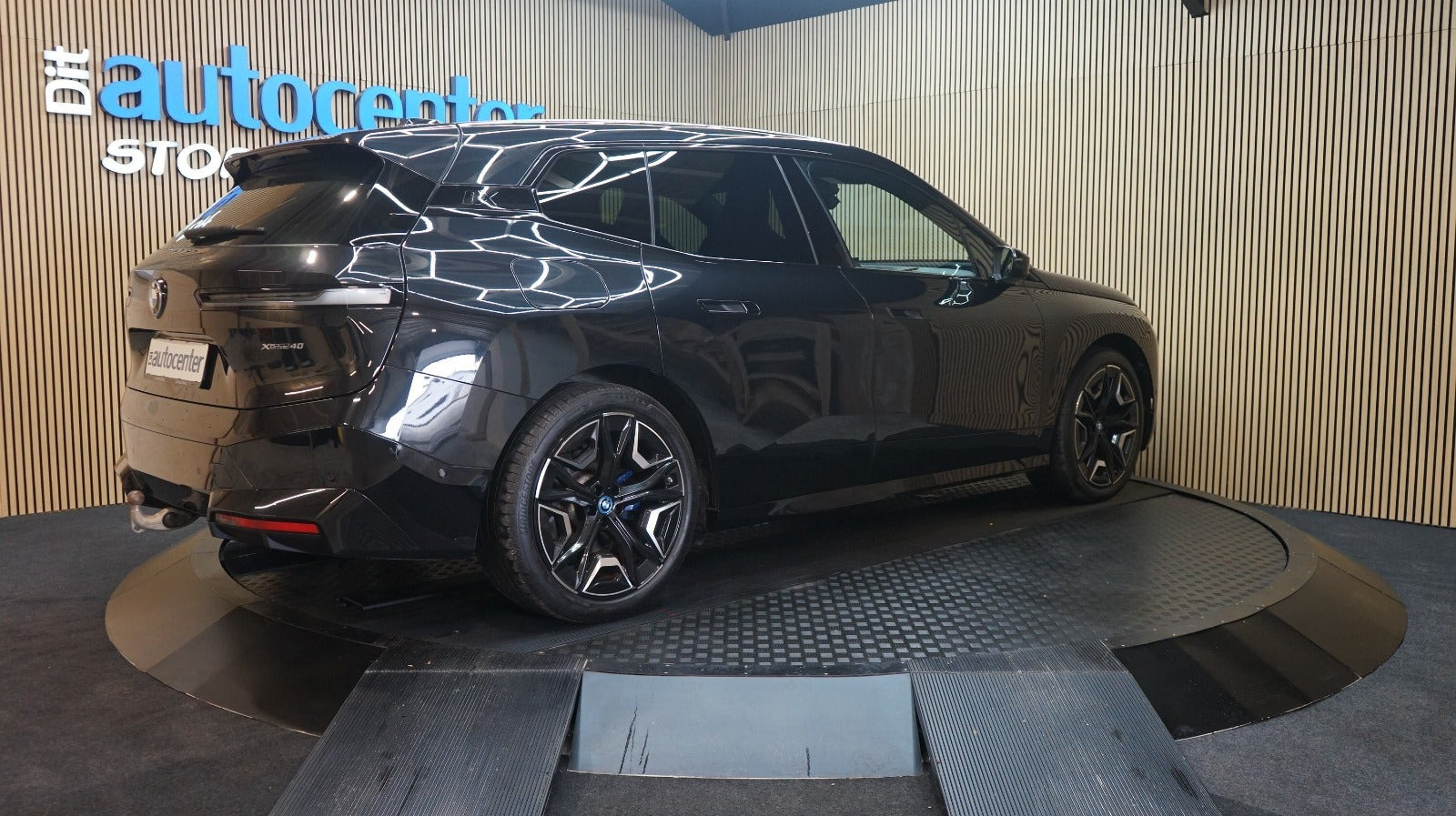 Sort BMW iX fra 2023