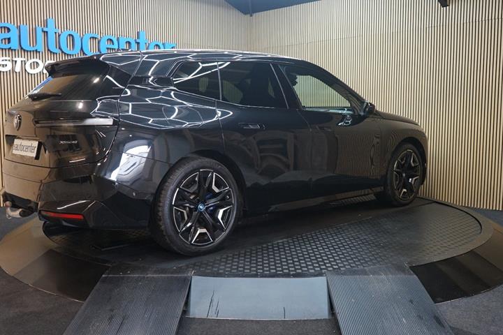 Sort BMW iX fra 2023