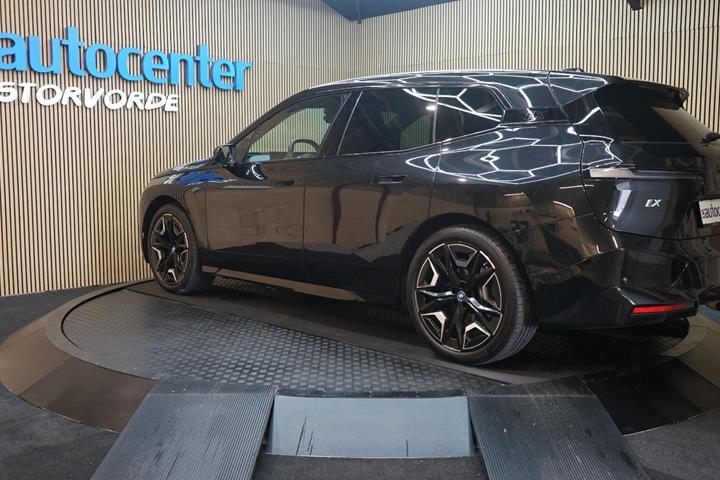 Sort BMW iX fra 2023