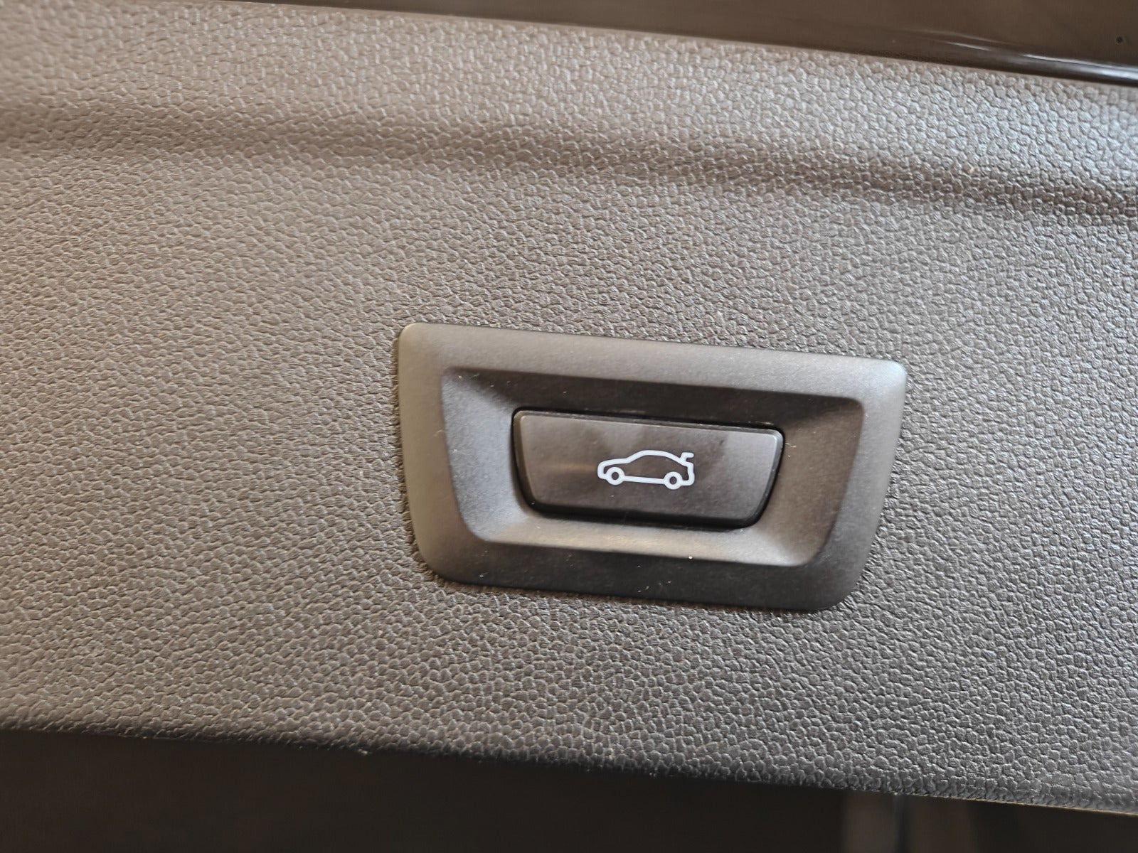 Sort BMW iX fra 2023