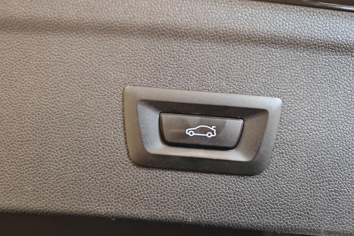 Sort BMW iX fra 2023
