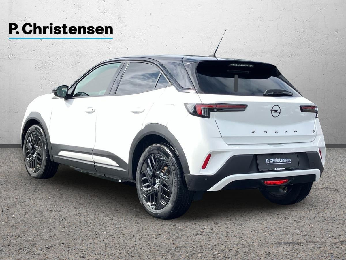 Hvid Opel Mokka-e fra 2024