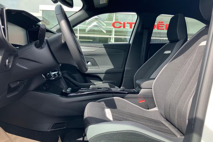 Hvid Opel Mokka-e fra 2024