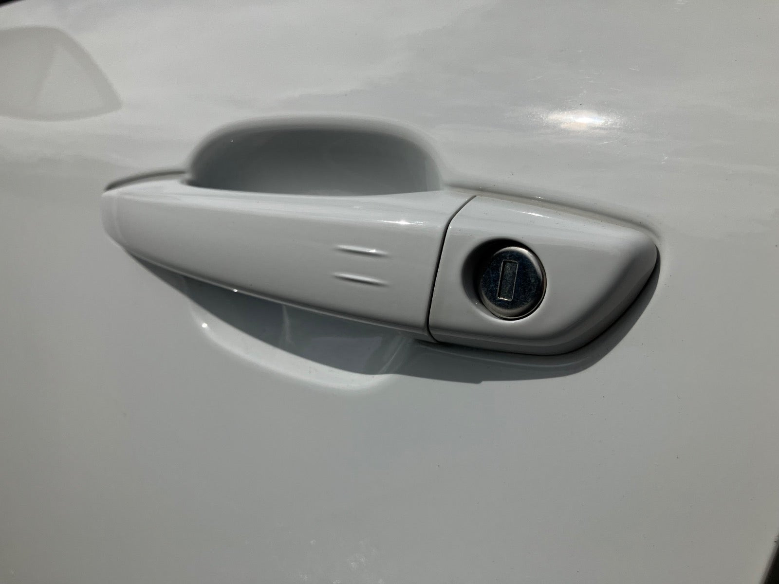 Hvid Opel Mokka-e fra 2024