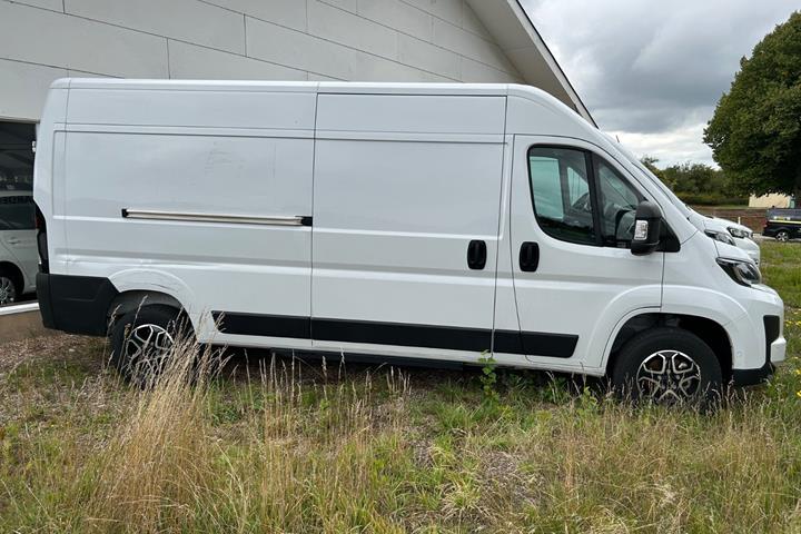 Hvid Citroën ë-Jumper 35H fra 2024