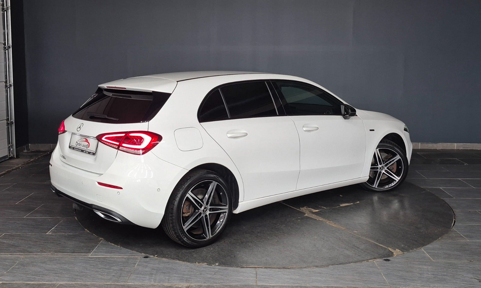 Hvid Mercedes A250 e fra 2020