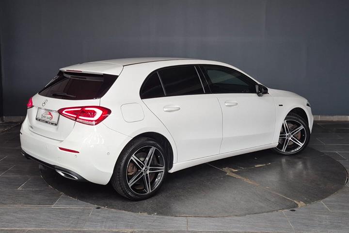 Hvid Mercedes A250 e fra 2020
