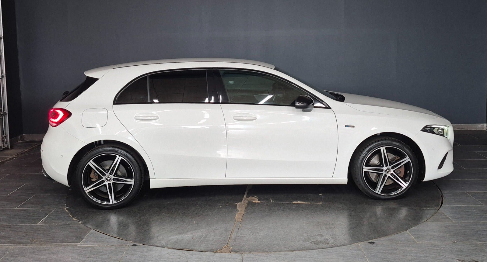 Hvid Mercedes A250 e fra 2020