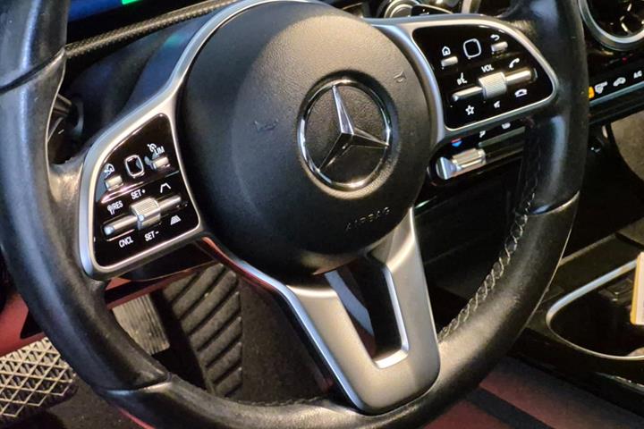 Hvid Mercedes A250 e fra 2020