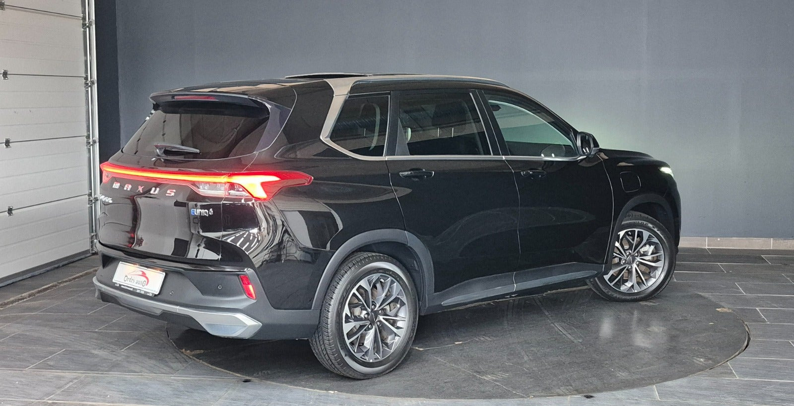 Sort Maxus Euniq6 fra 2024