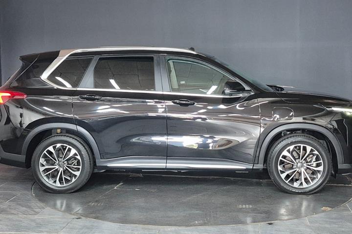 Sort Maxus Euniq6 fra 2024