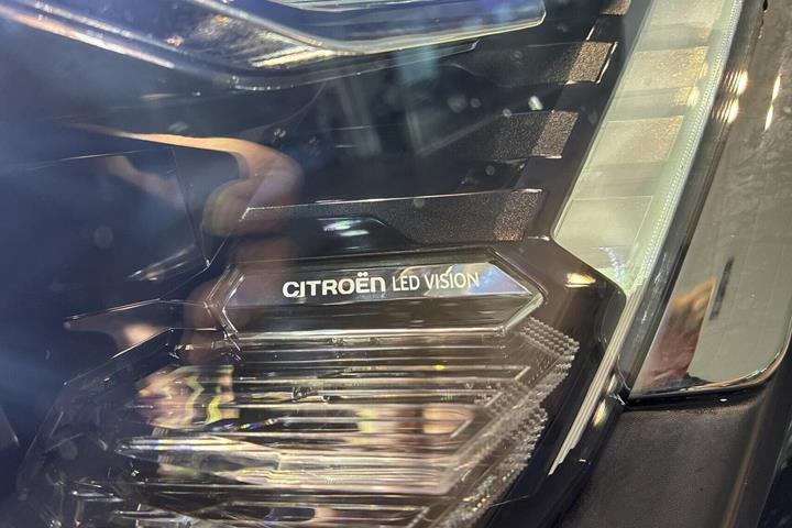 Sort Citroën ë-C4 X fra 2023