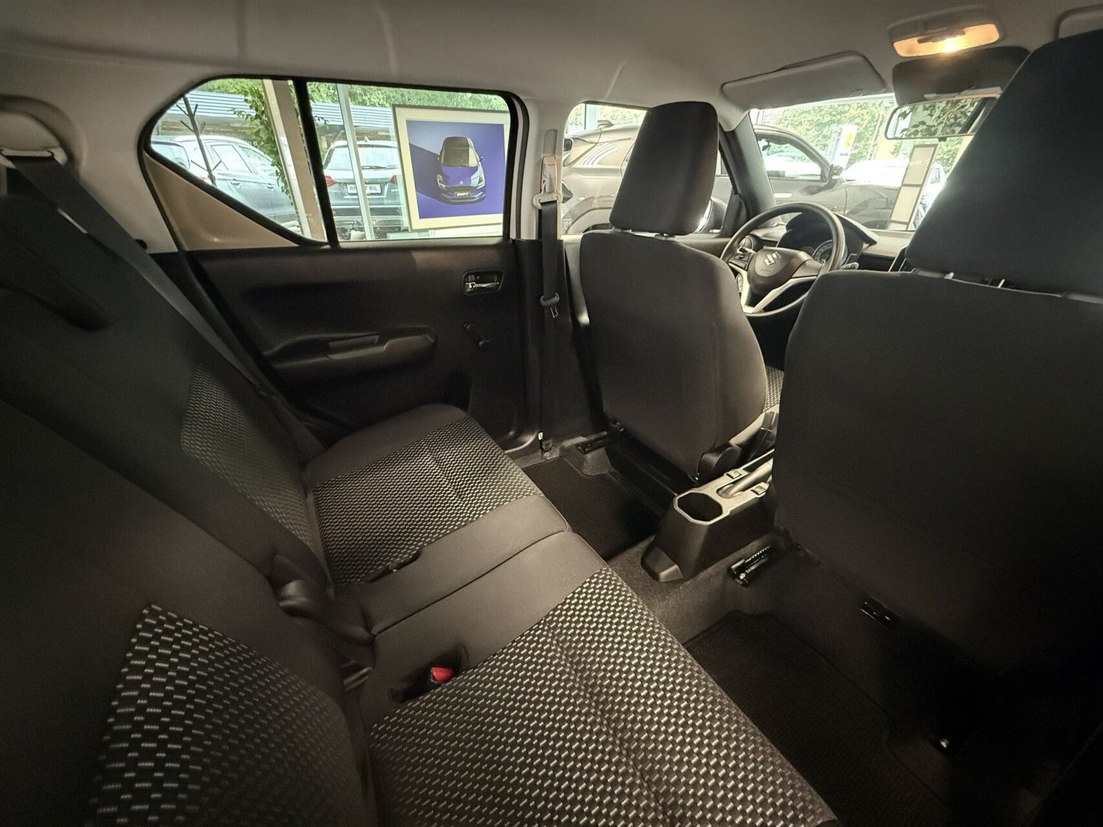 Beige Suzuki Ignis fra 2023