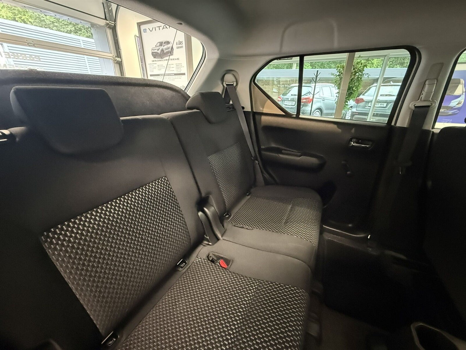 Beige Suzuki Ignis fra 2023