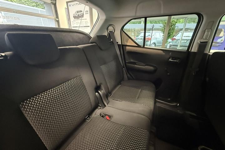 Beige Suzuki Ignis fra 2023