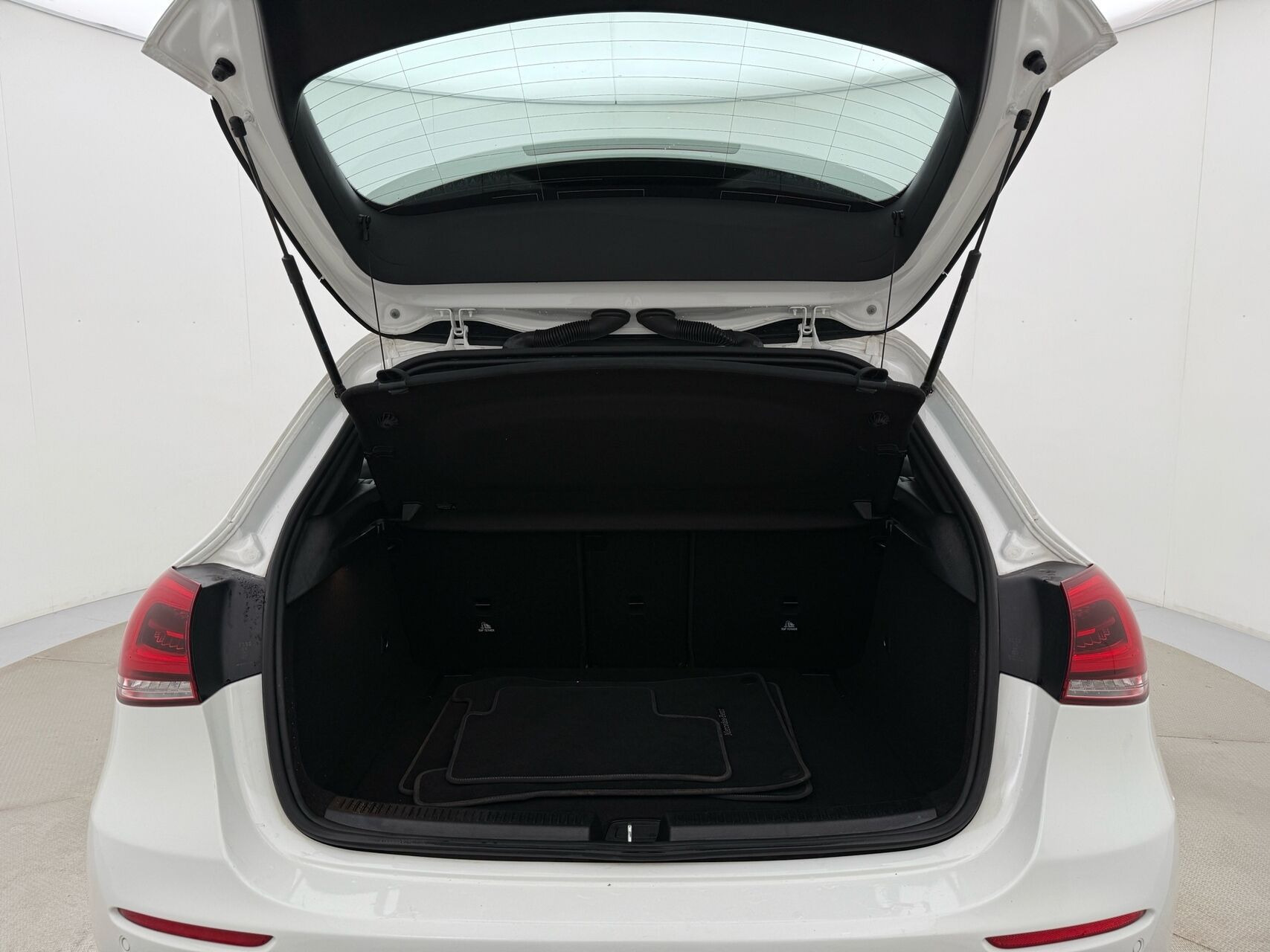 Hvid Mercedes A200 fra 2020