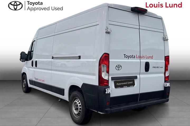 Hvid Toyota Proace Max fra 2026