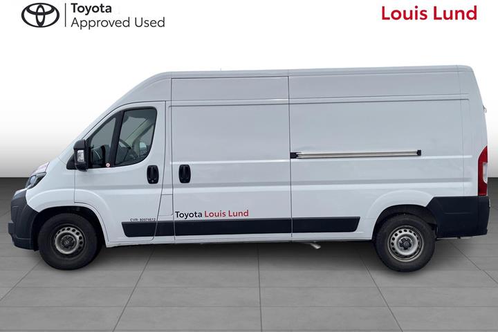 Hvid Toyota Proace Max fra 2026