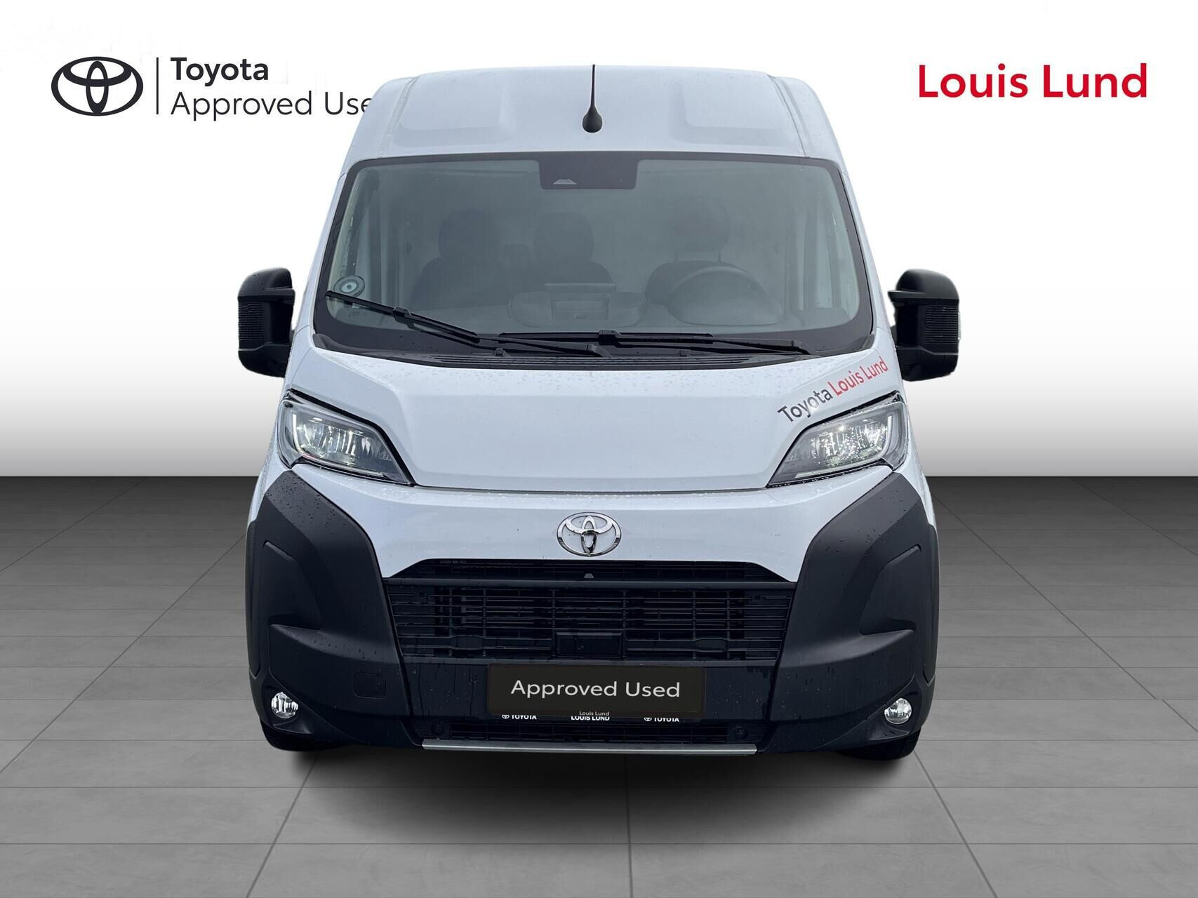 Hvid Toyota Proace Max fra 2026