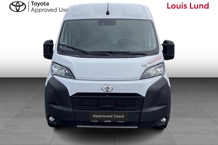 Hvid Toyota Proace Max fra 2026