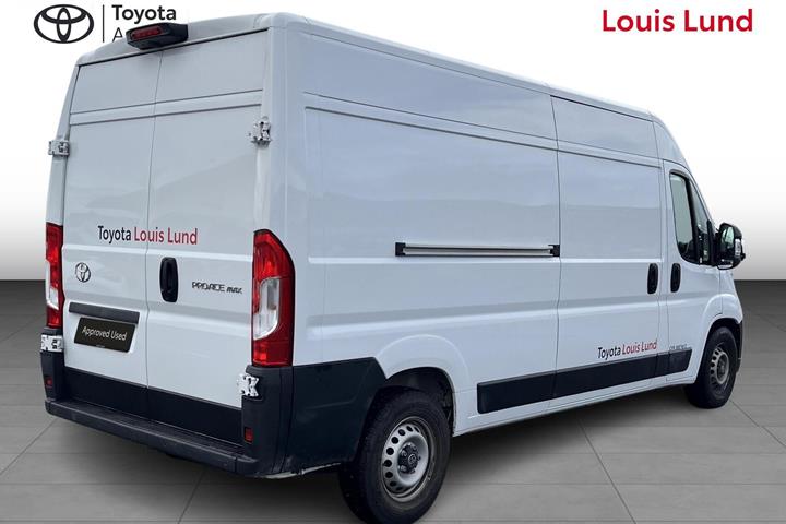 Hvid Toyota Proace Max fra 2026