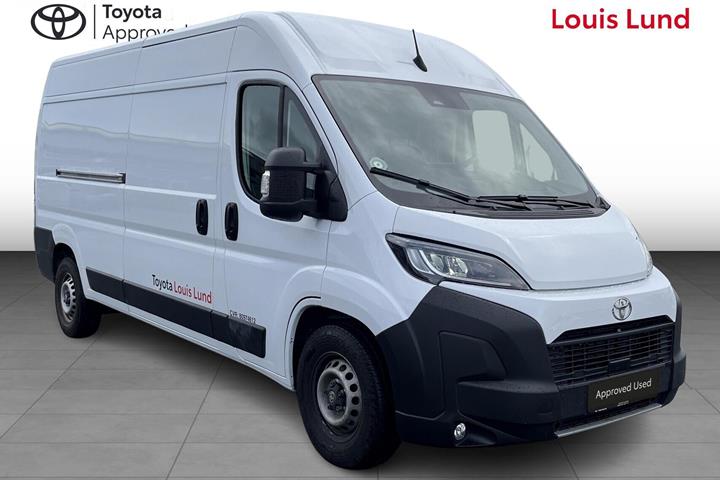 Hvid Toyota Proace Max fra 2026