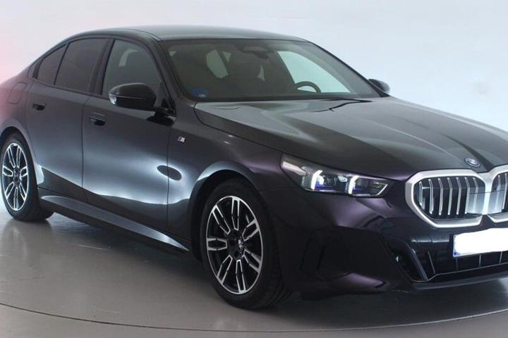 Sort BMW i5 fra 2025