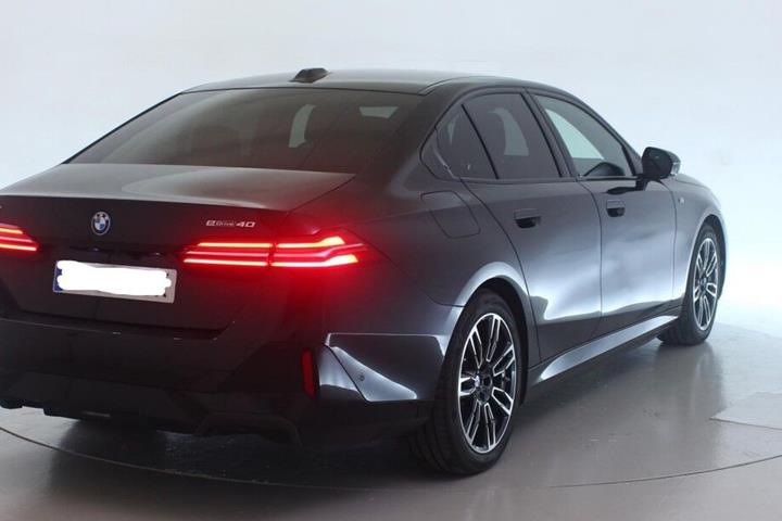 Sort BMW i5 fra 2025