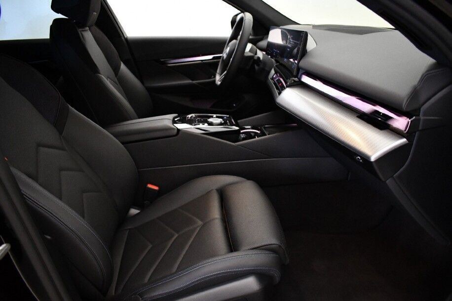 Sort BMW i5 fra 2025