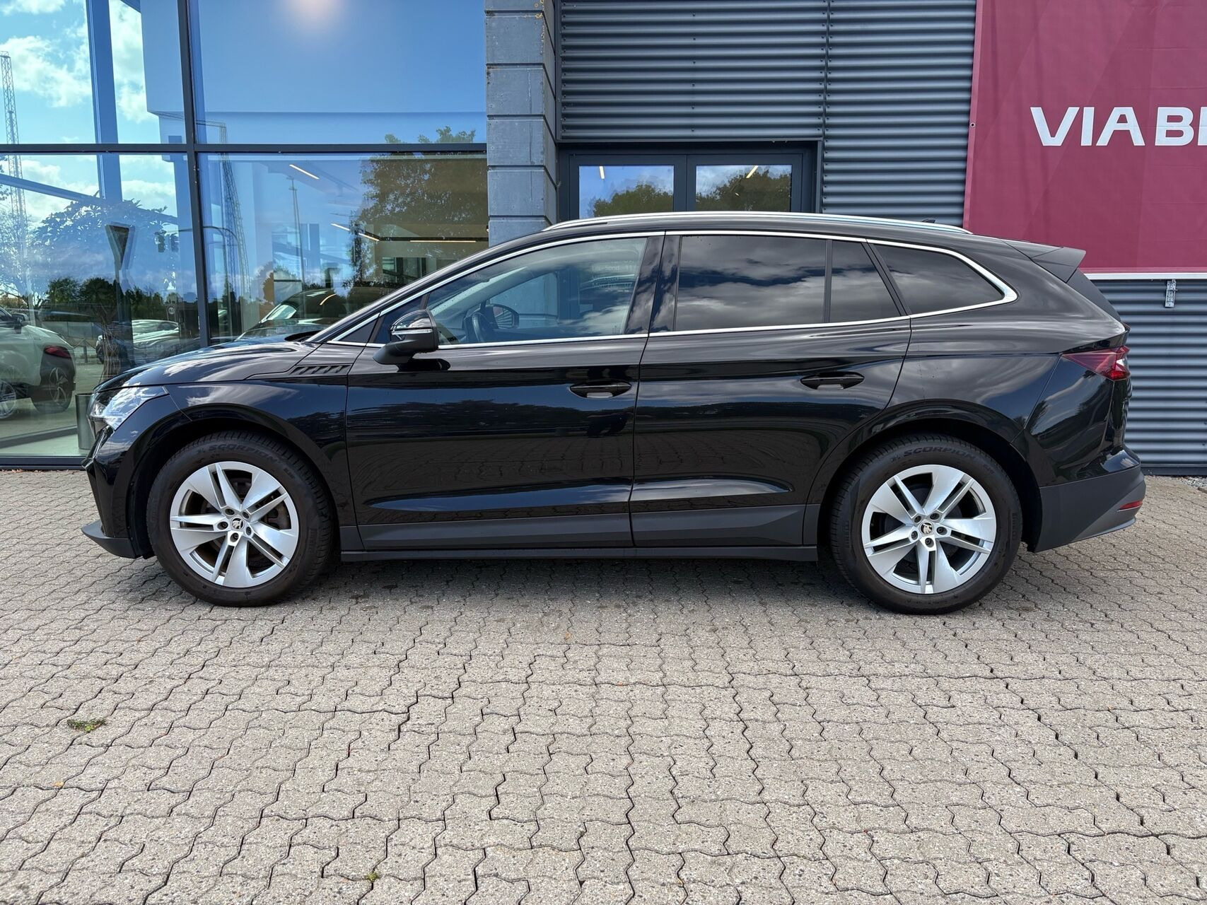 Sort Skoda Enyaq iV fra 2022