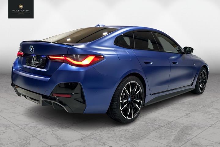 Blå BMW i4 fra 2023